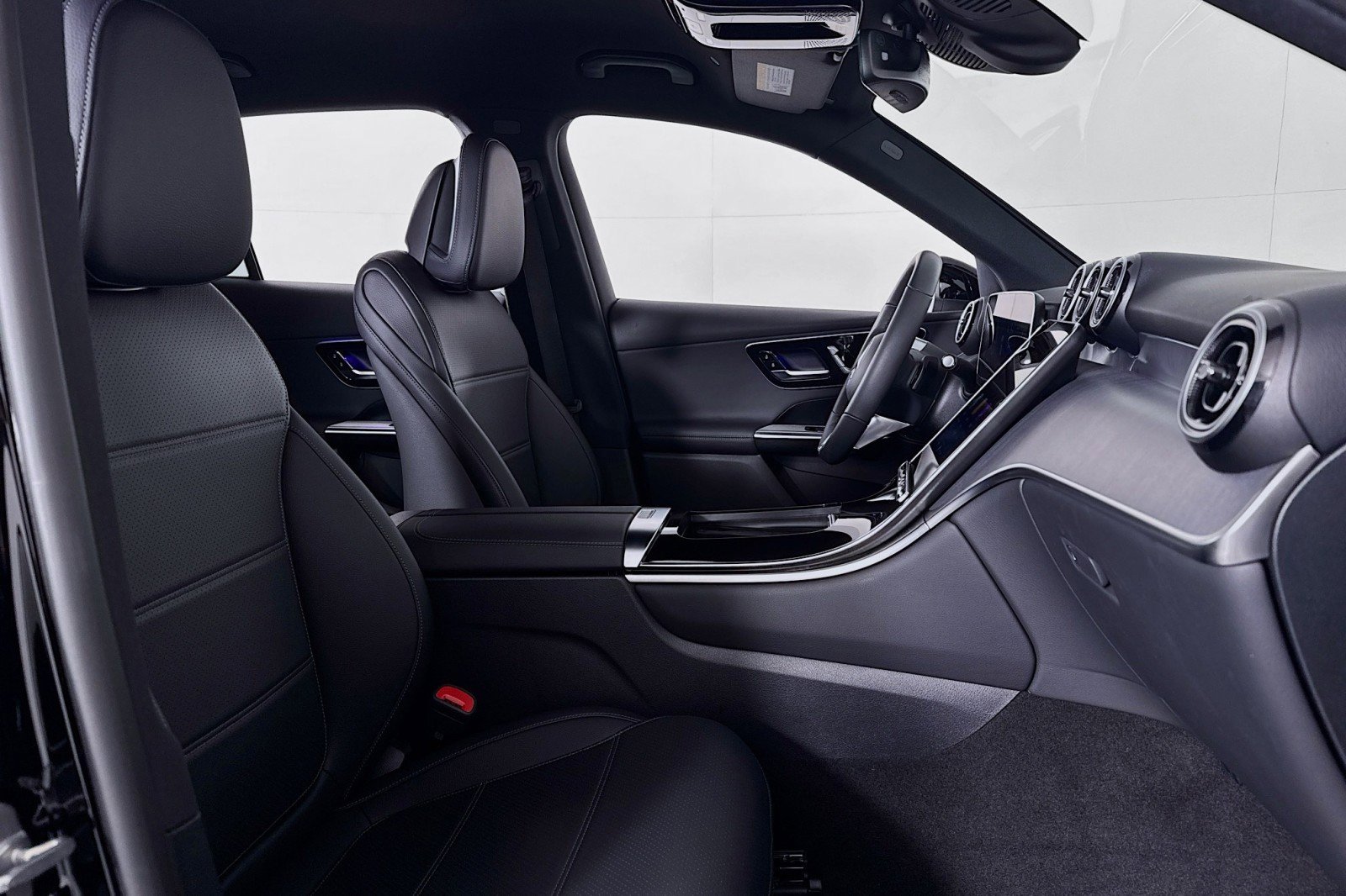 Certified 2025 Mercedes-Benz GLC 300 image 8