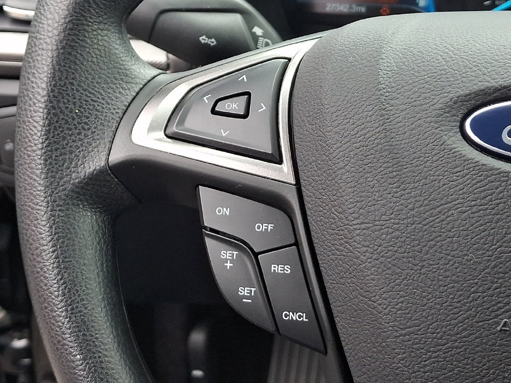 Used 2017 Ford Fusion SE FWD image 21