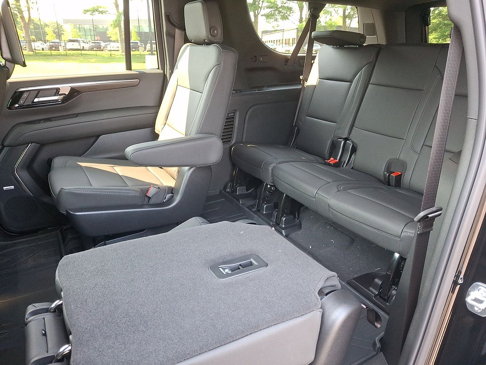 New 2026 Chevrolet Suburban Z71 w/ Z71 Off-Road Package AWD/4WD image 13