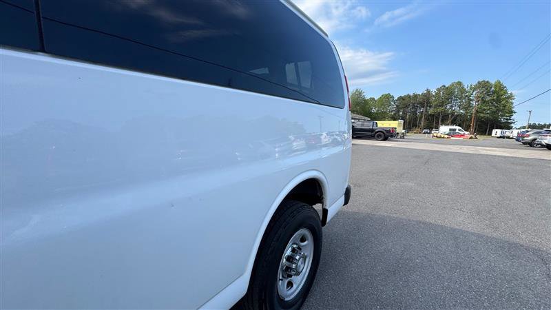 Used 2017 Chevrolet Express 3500 LS RWD image 17
