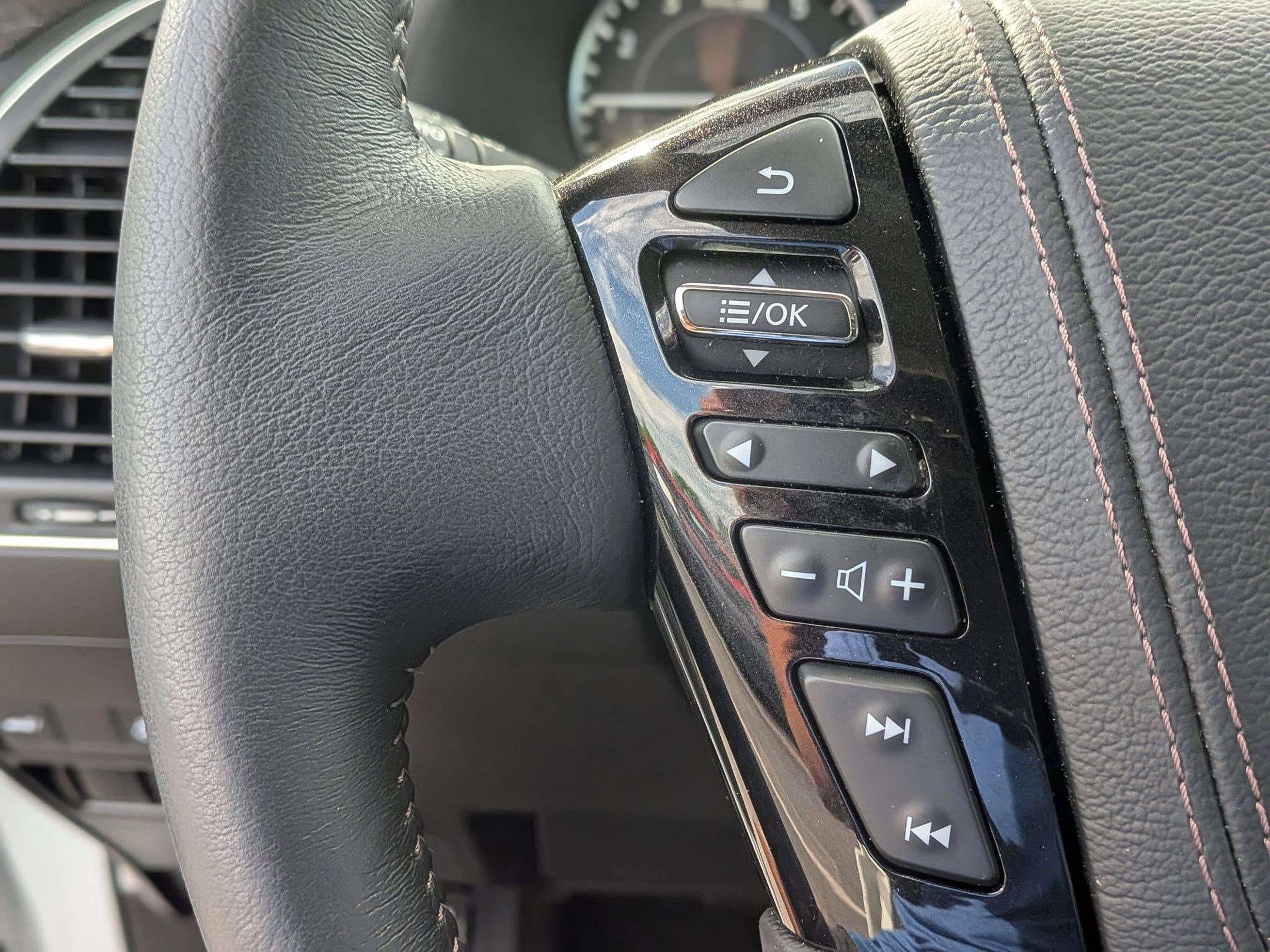 Used 2023 Nissan Armada Platinum w/ Captain's Chairs Package AWD/4WD image 20