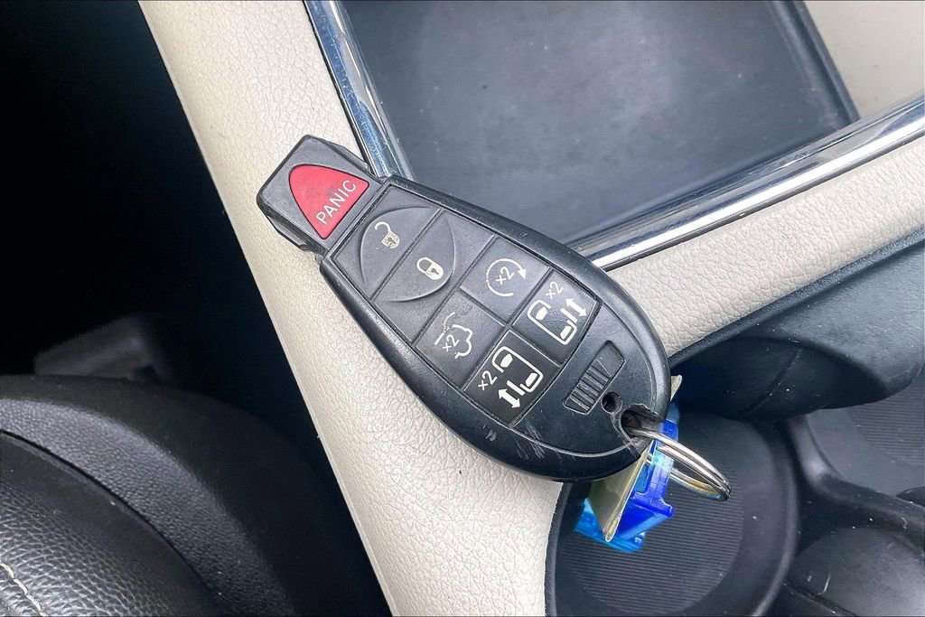 Used 2020 Dodge Grand Caravan SXT image 35