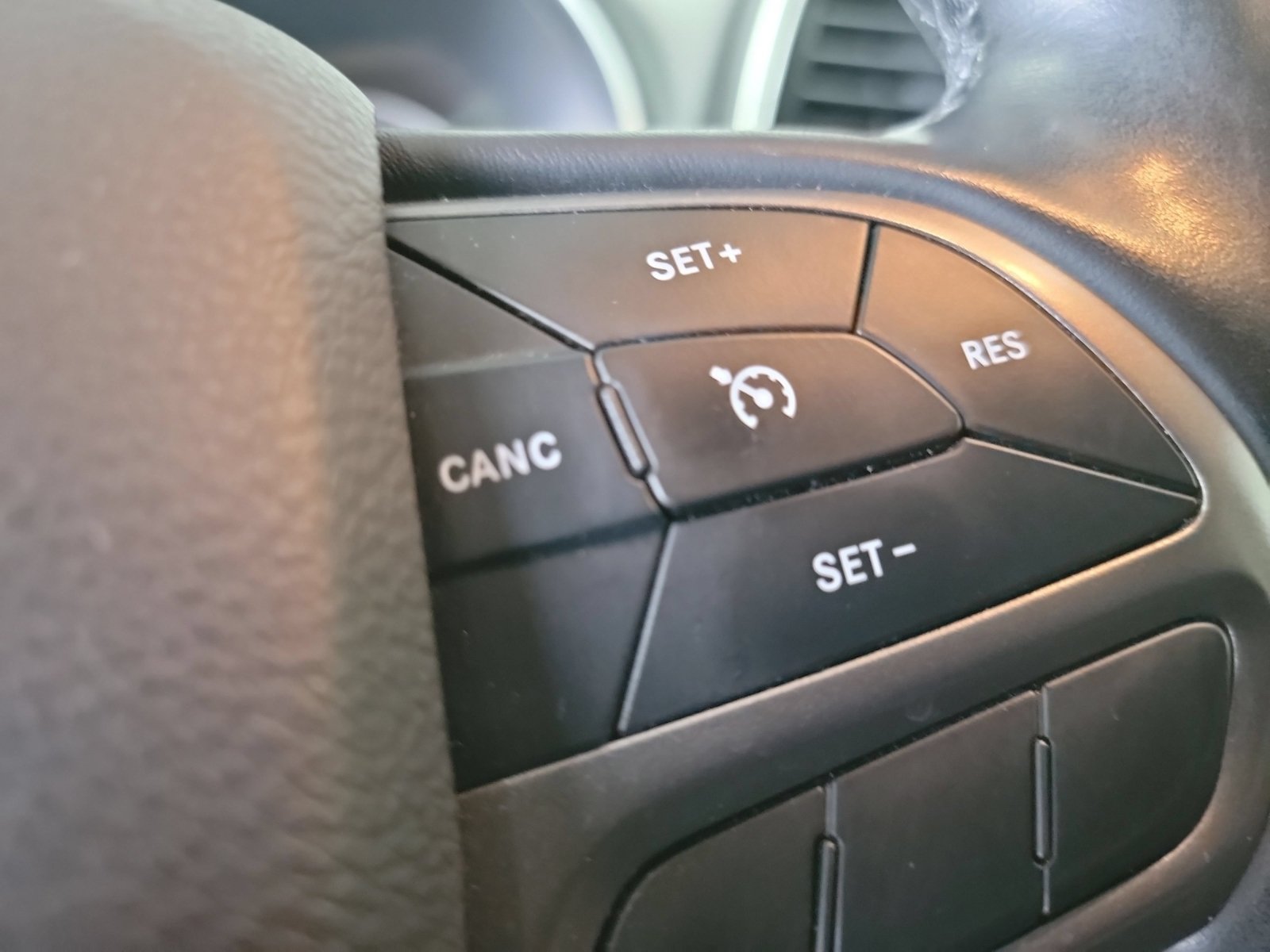 Used 2020 Jeep Cherokee Limited AWD/4WD image 33