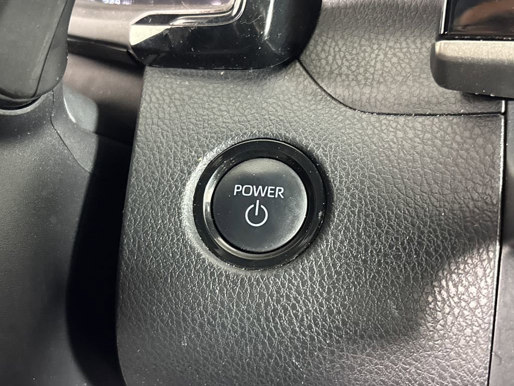 Used 2025 Toyota Camry SE w/ Convenience Package image 25