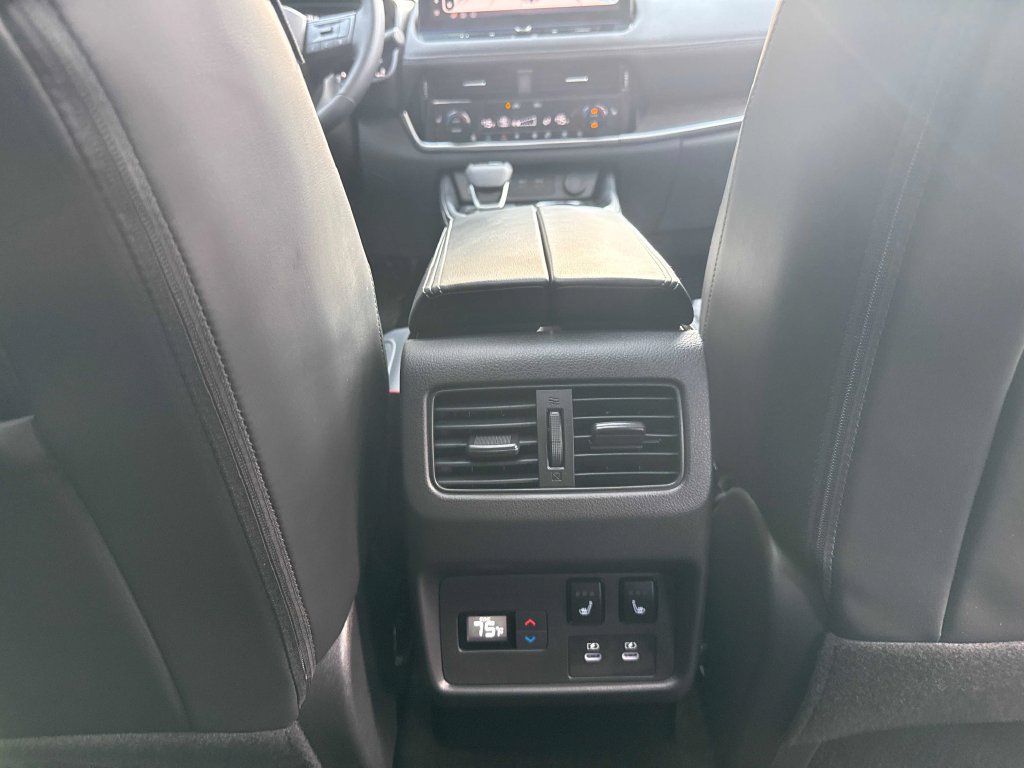 Used 2025 Nissan Rogue Platinum w/ Platinum Premium Package FWD image 30