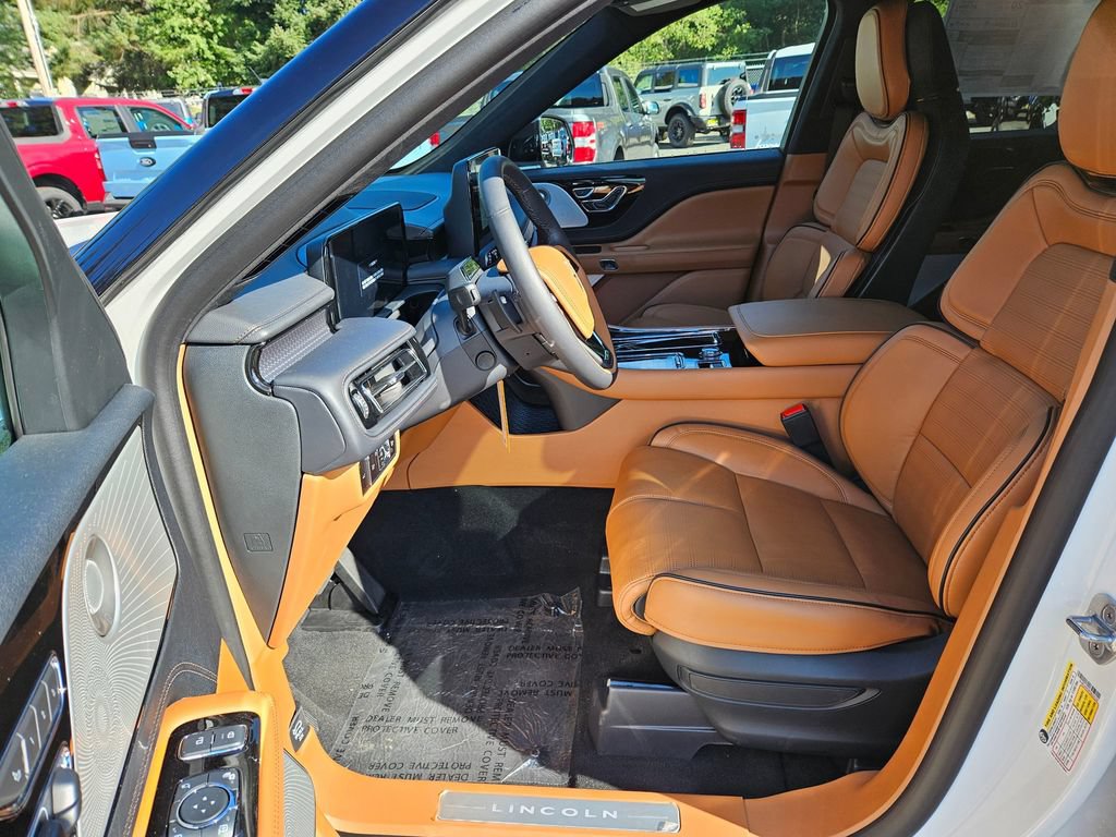 New 2026 Lincoln Aviator Black Label w/ Jet Appearance Package AWD/4WD image 18