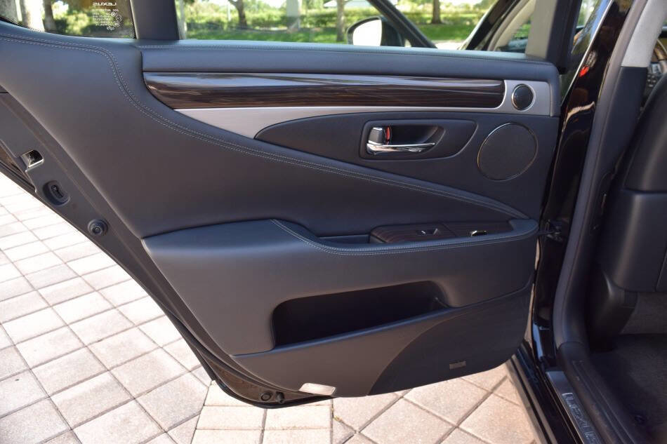 Used 2013 Lexus LS 460 AWD w/ Comfort Pkg image 77