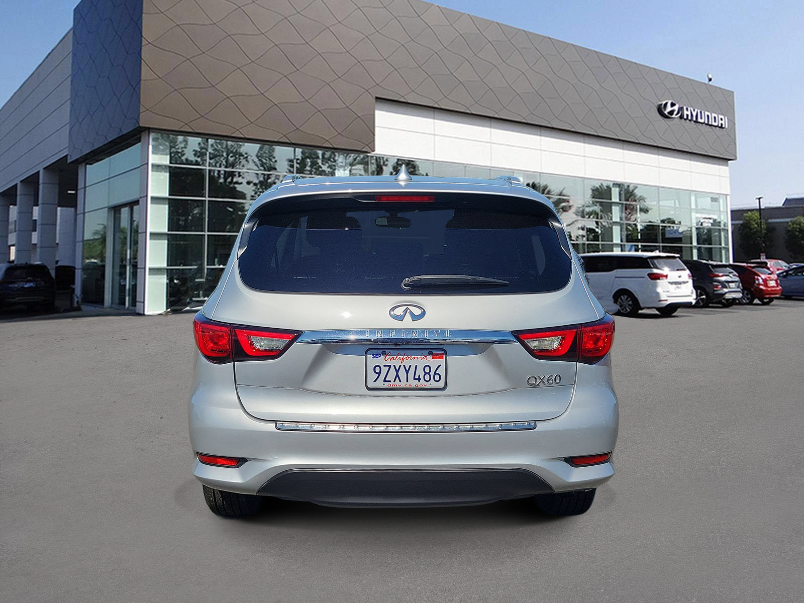 Used 2017 INFINITI QX60 Luxe w/ Premium Package AWD/4WD image 4