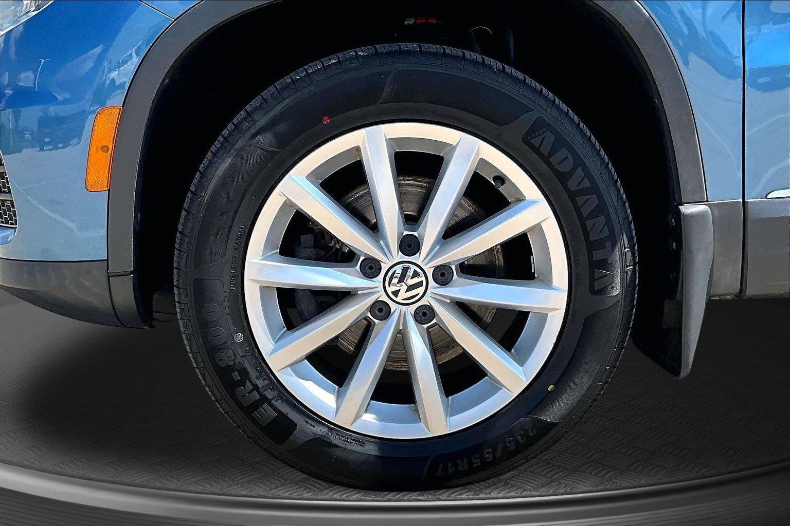 Used 2017 Volkswagen Tiguan Wolfsburg Edition AWD/4WD image 10