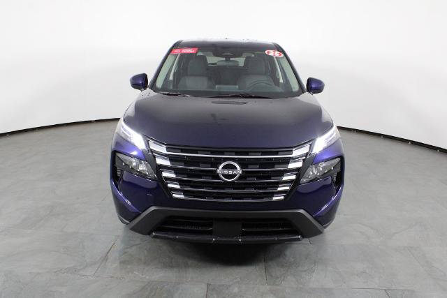 Certified 2025 Nissan Rogue SV FWD image 11