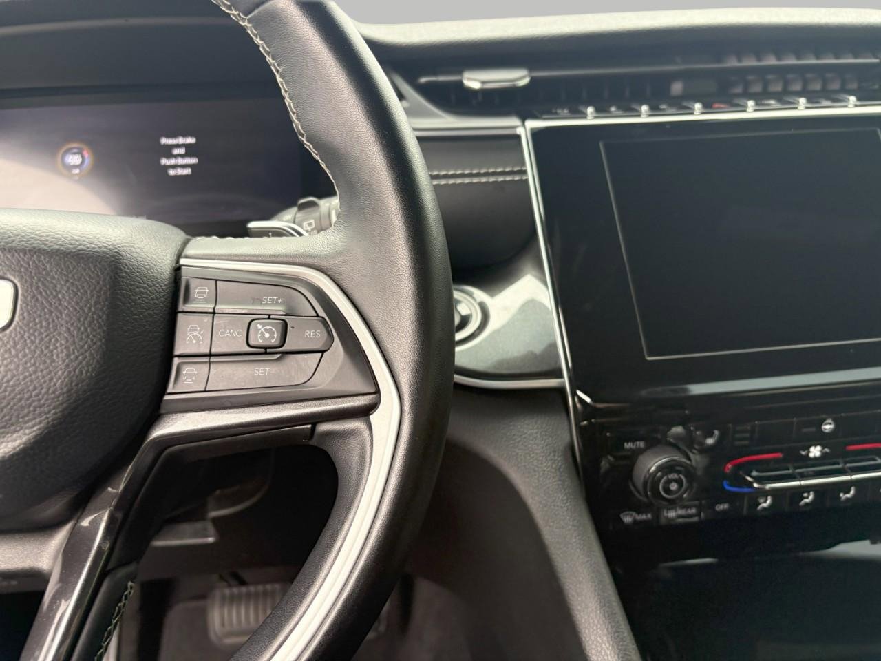 Used 2022 Jeep Grand Cherokee L Laredo image 15