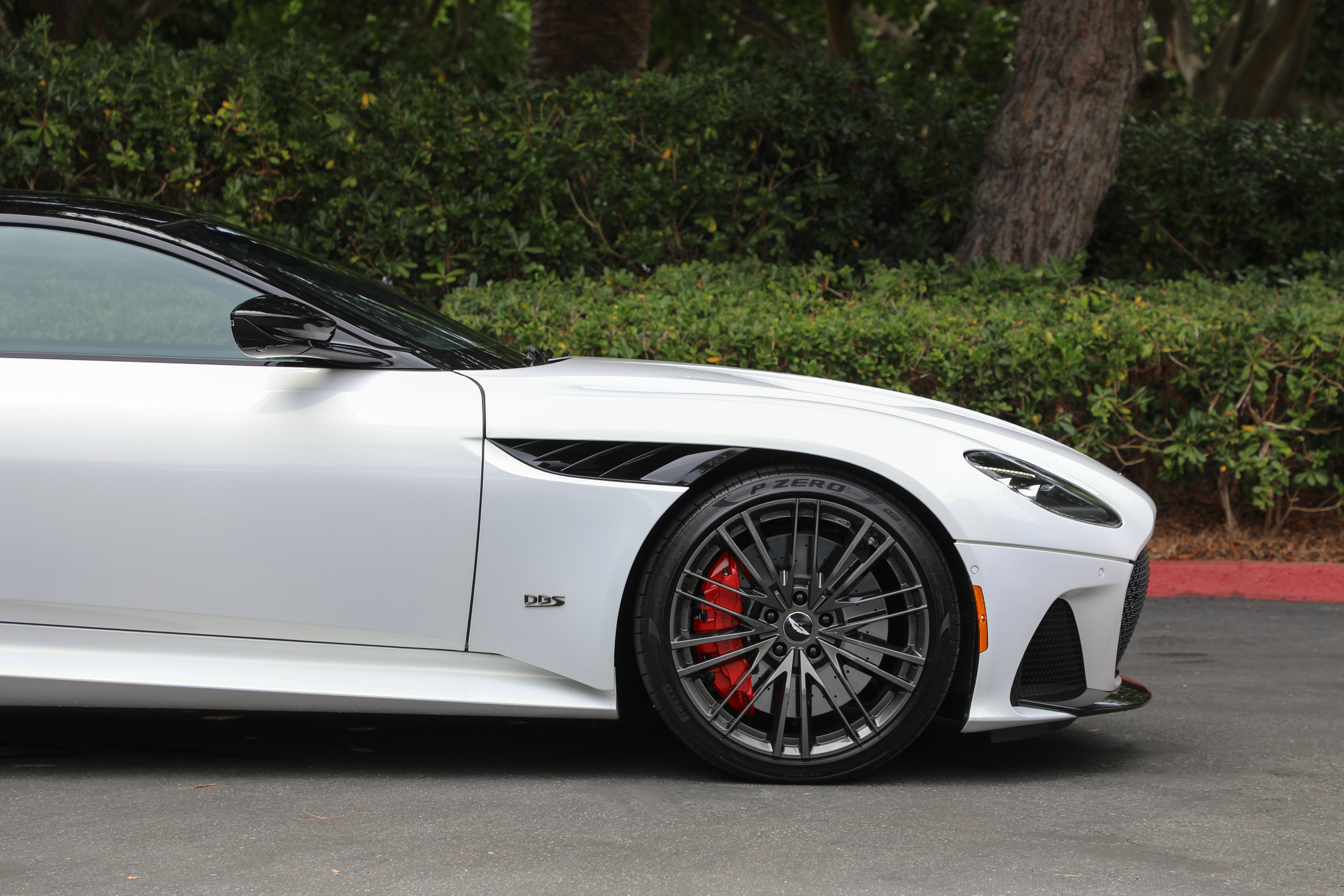 Used 2023 Aston Martin DBS Coupe RWD image 23