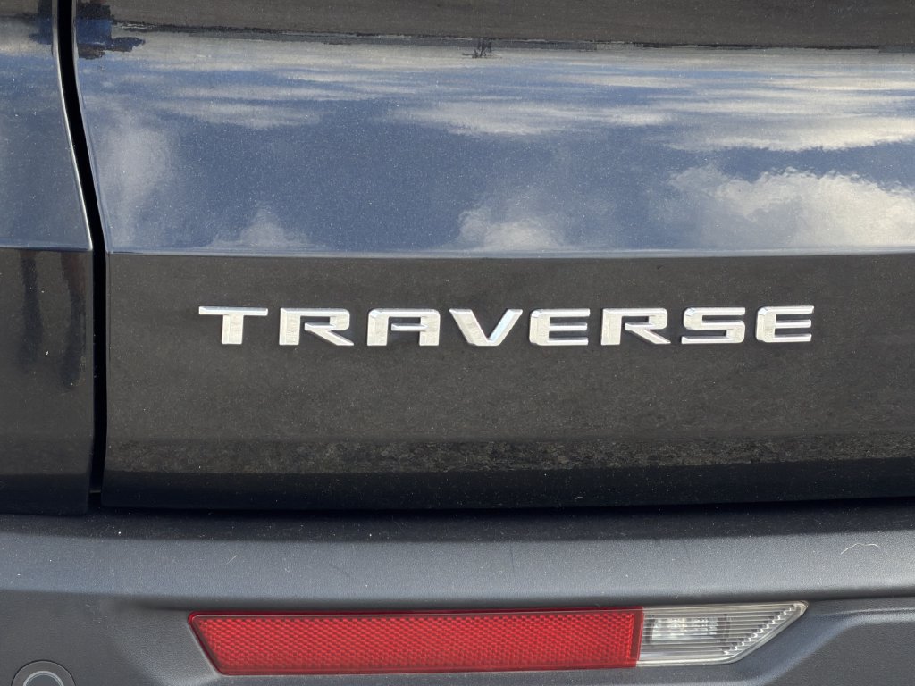 Used 2025 Chevrolet Traverse LT FWD image 7
