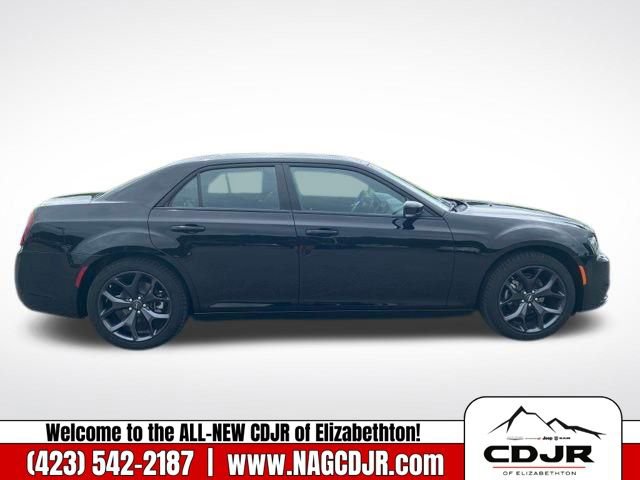 New 2023 Chrysler 300 S w/ Comfort Group image 10
