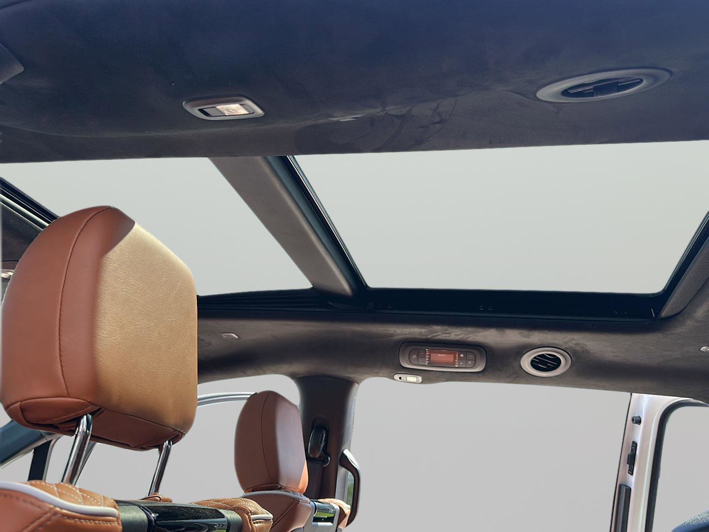 Used 2026 Chrysler Pacifica Pinnacle w/ Trailer Tow Group FWD image 22