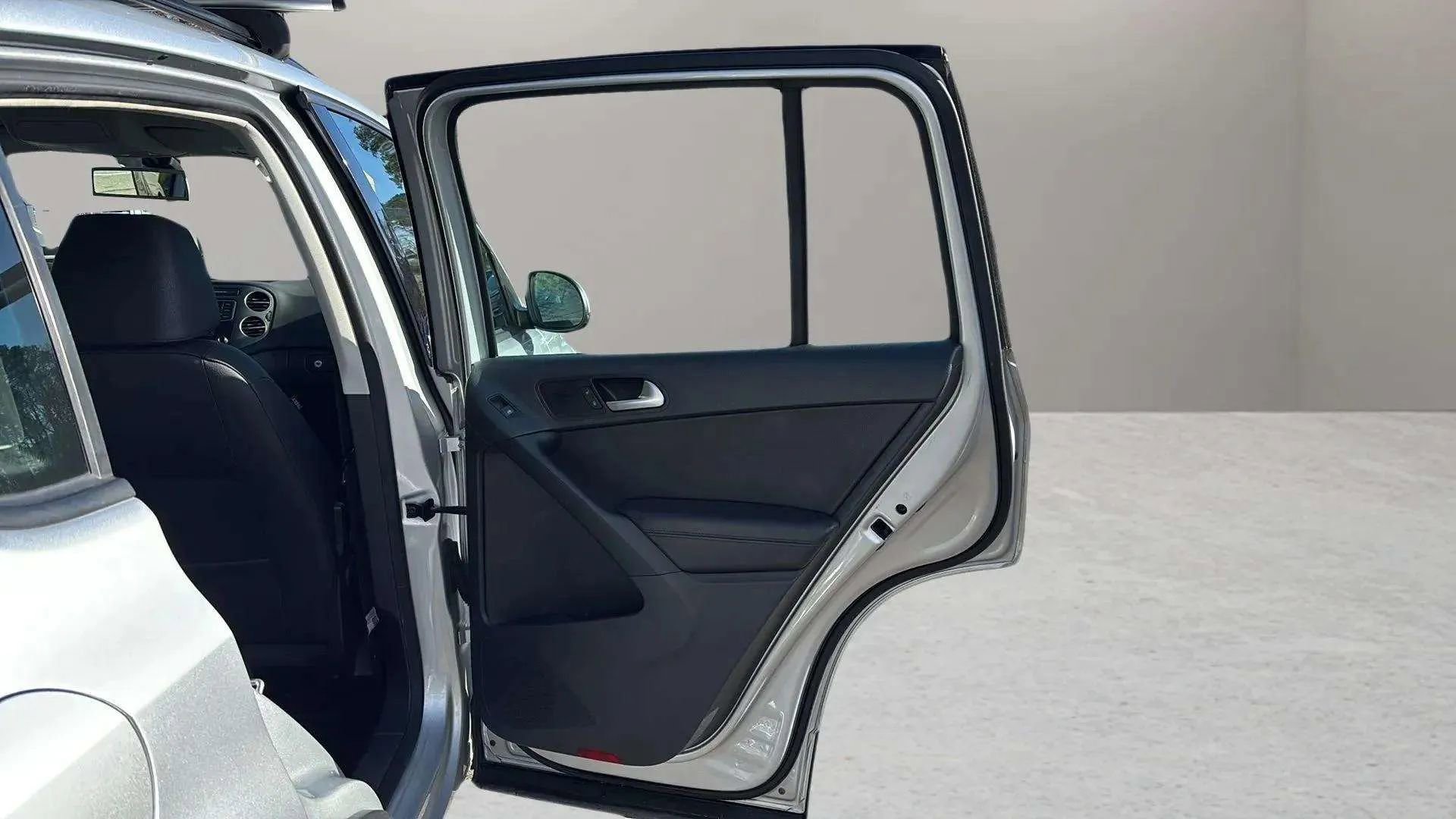 Used 2016 Volkswagen Tiguan S image 20