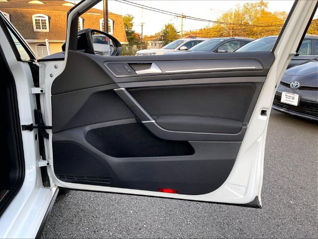 Used 2021 Volkswagen Golf 4-Door FWD image 27