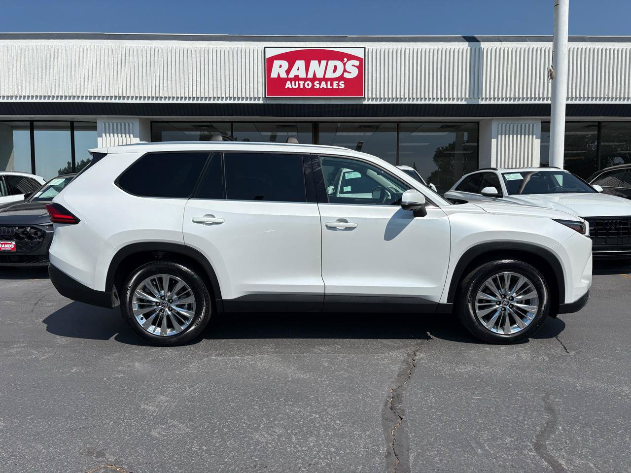 Used 2024 Toyota Grand Highlander AWD image 2