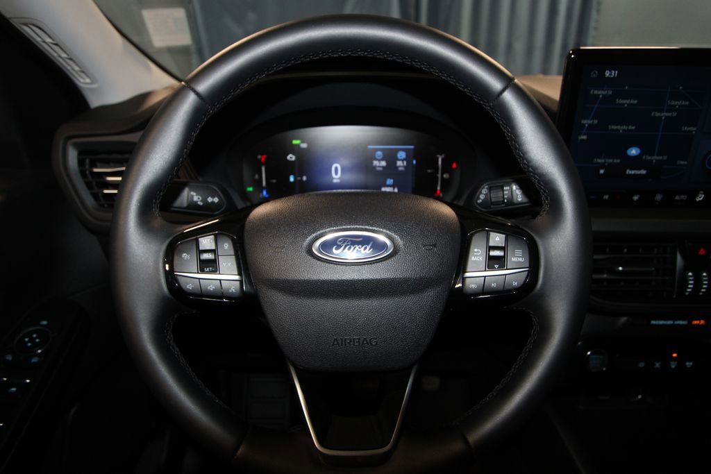 Used 2025 Ford Escape SE image 11