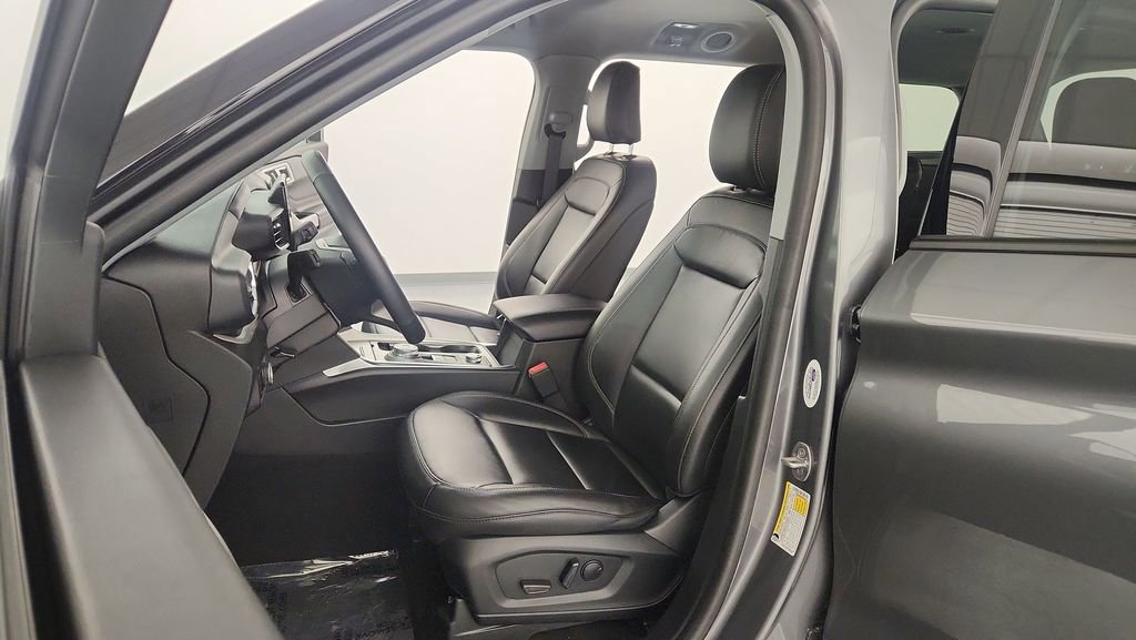 Used 2023 Ford Explorer XLT w/ Equipment Group 202A image 13