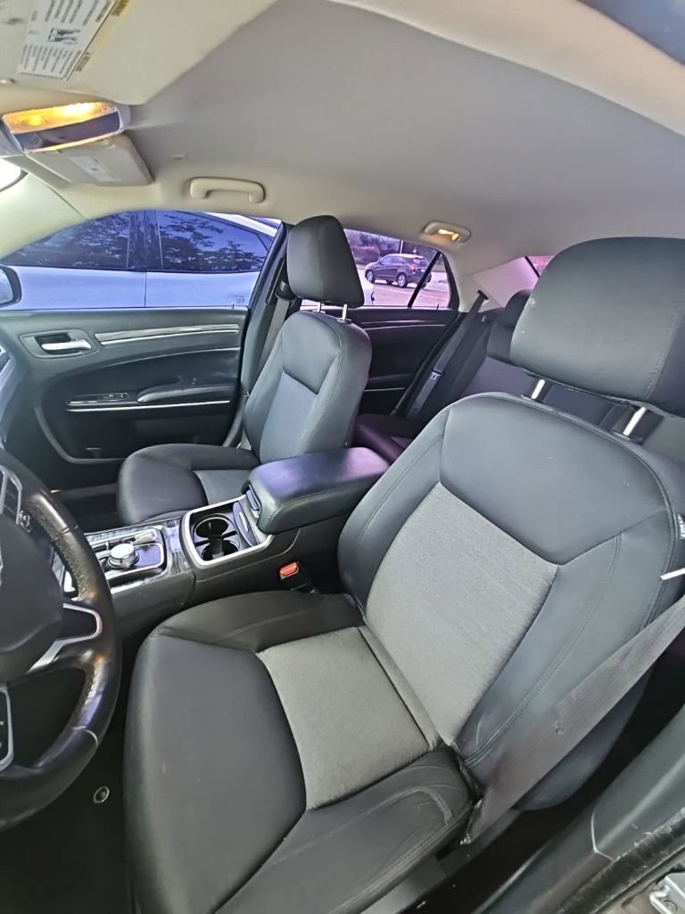 Used 2022 Chrysler 300 Touring w/ Sport Appearance Package RWD image 19