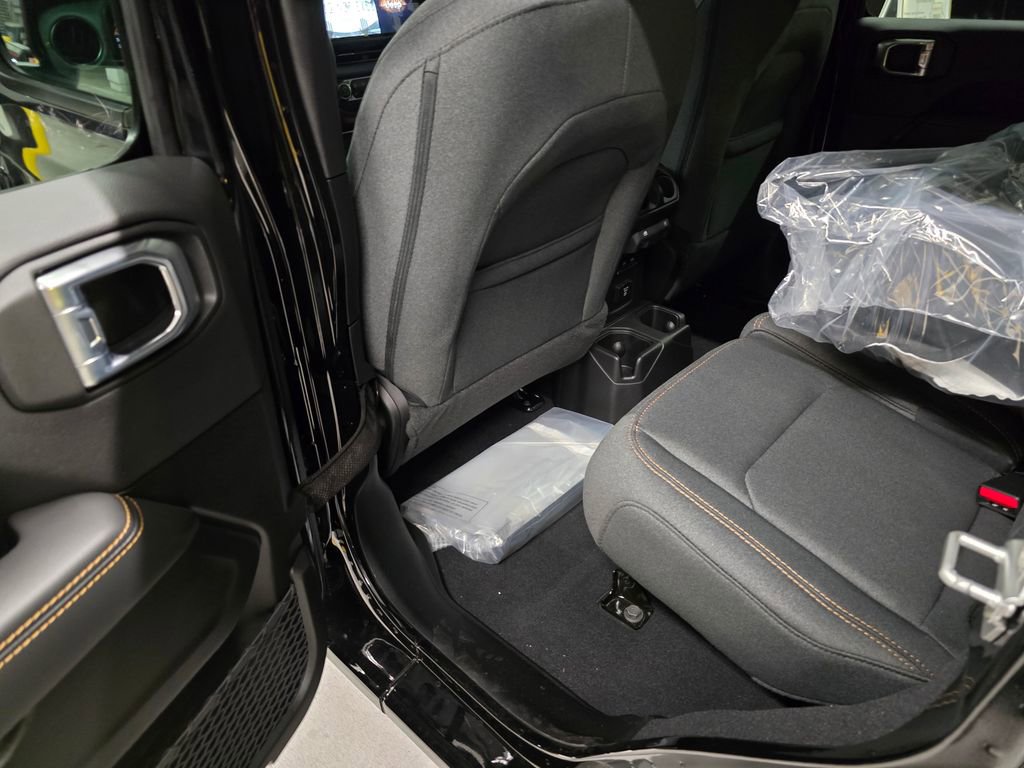 New 2026 Jeep Wrangler Unlimited Sahara AWD/4WD image 26