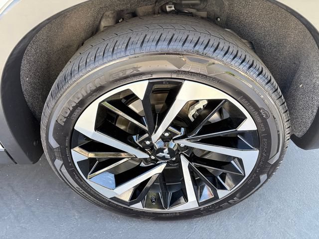 Used 2024 Mitsubishi Outlander SE Black Edition FWD image 24