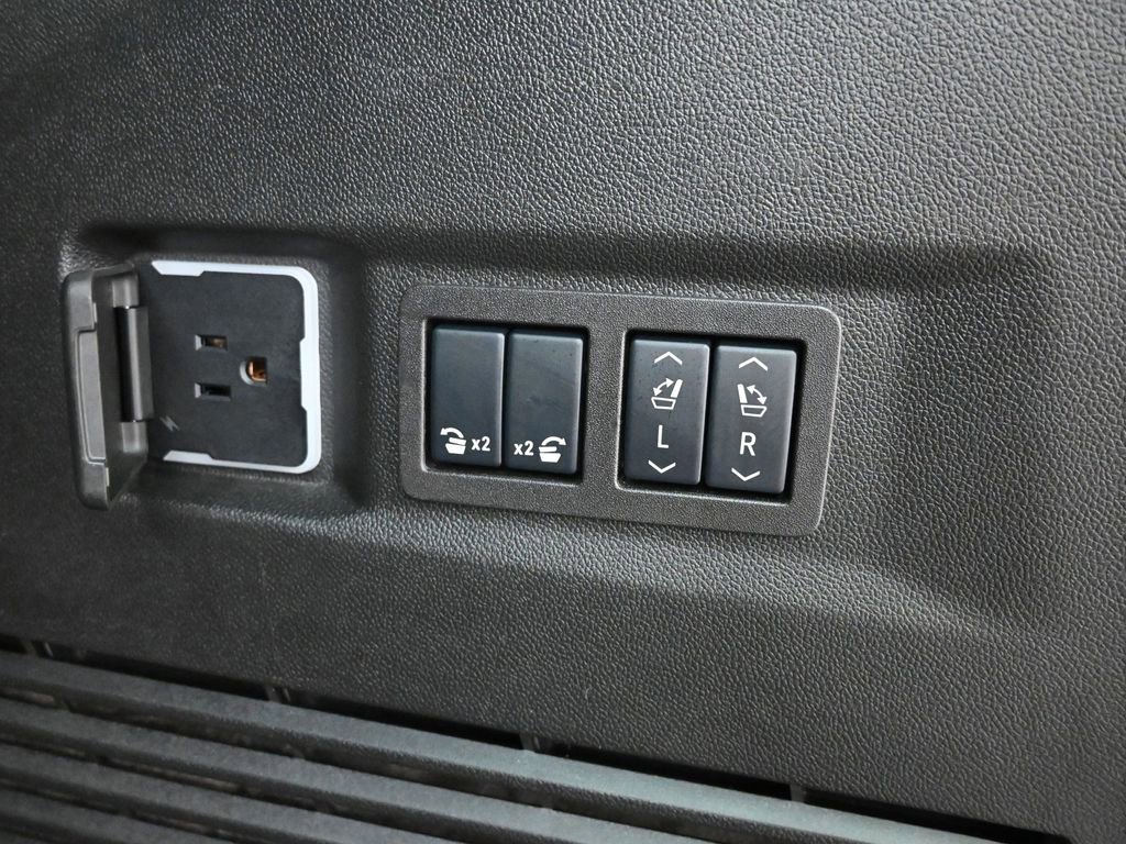 Used 2025 GMC Yukon Denali image 14