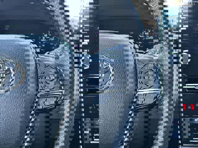 Used 2019 Toyota Avalon XLE w/ Moonroof Package FWD image 10