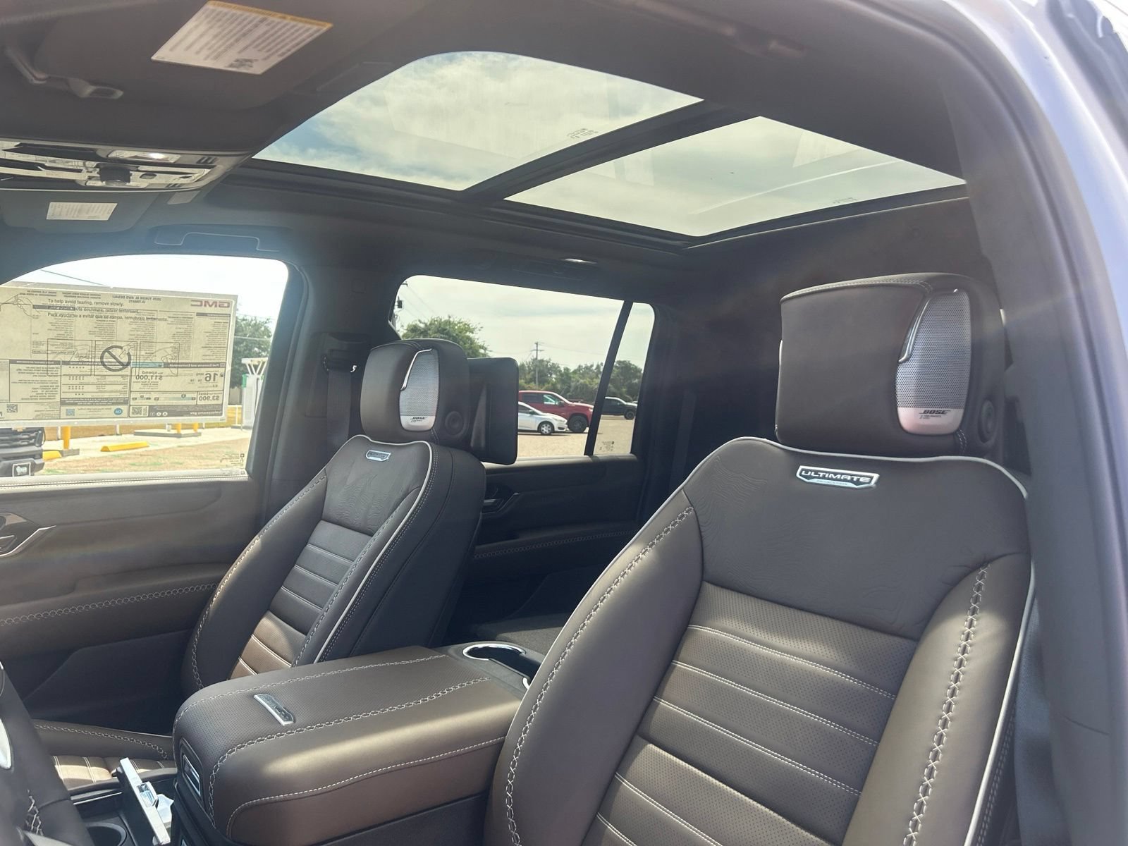 New 2026 GMC Yukon XL Denali Ultimate w/ LPO, Floor Liner Package AWD/4WD image 10
