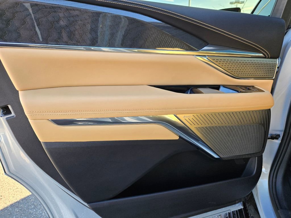 New 2025 Cadillac Escalade IQ Luxury 2 w/ LPO, Etrunk Organizer Package image 38