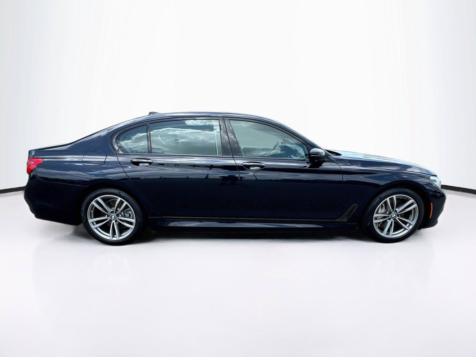 Used 2019 BMW 750i w/ Executive Package RWD image 6