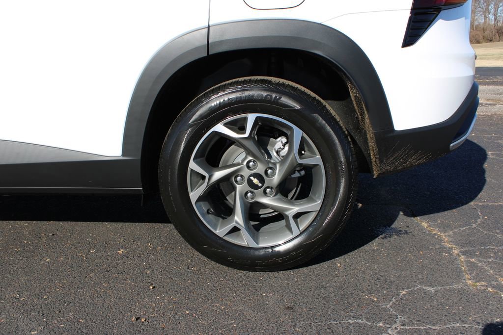 New 2026 Chevrolet Trax LT w/ Sunroof Package image 17