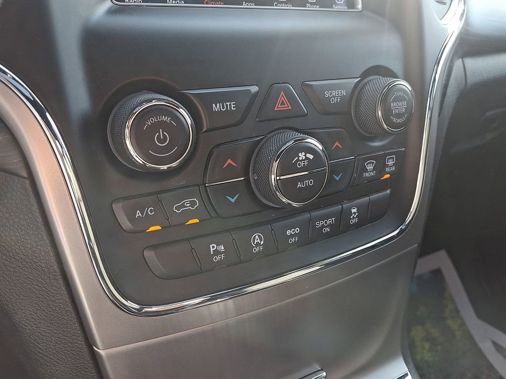 Used 2021 Jeep Grand Cherokee Laredo image 16