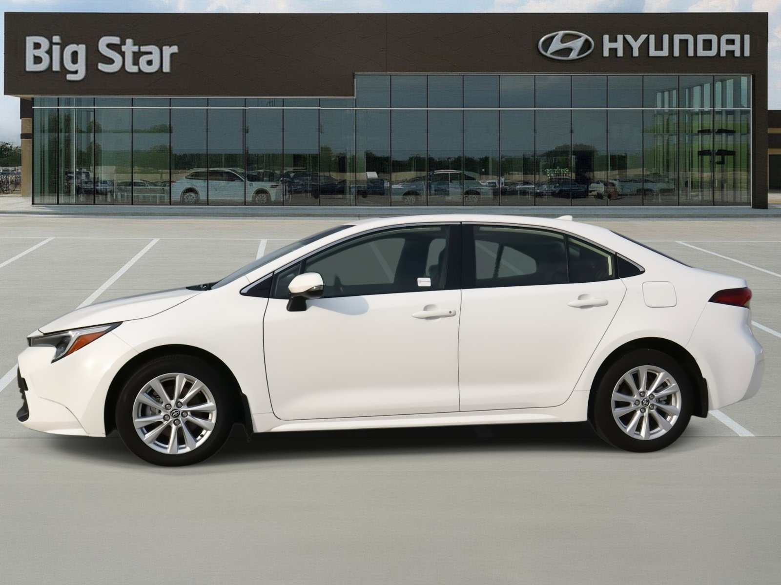 Used 2024 Toyota Corolla XLE image 2