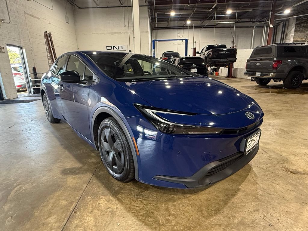 Used 2023 Toyota Prius LE FWD image 7