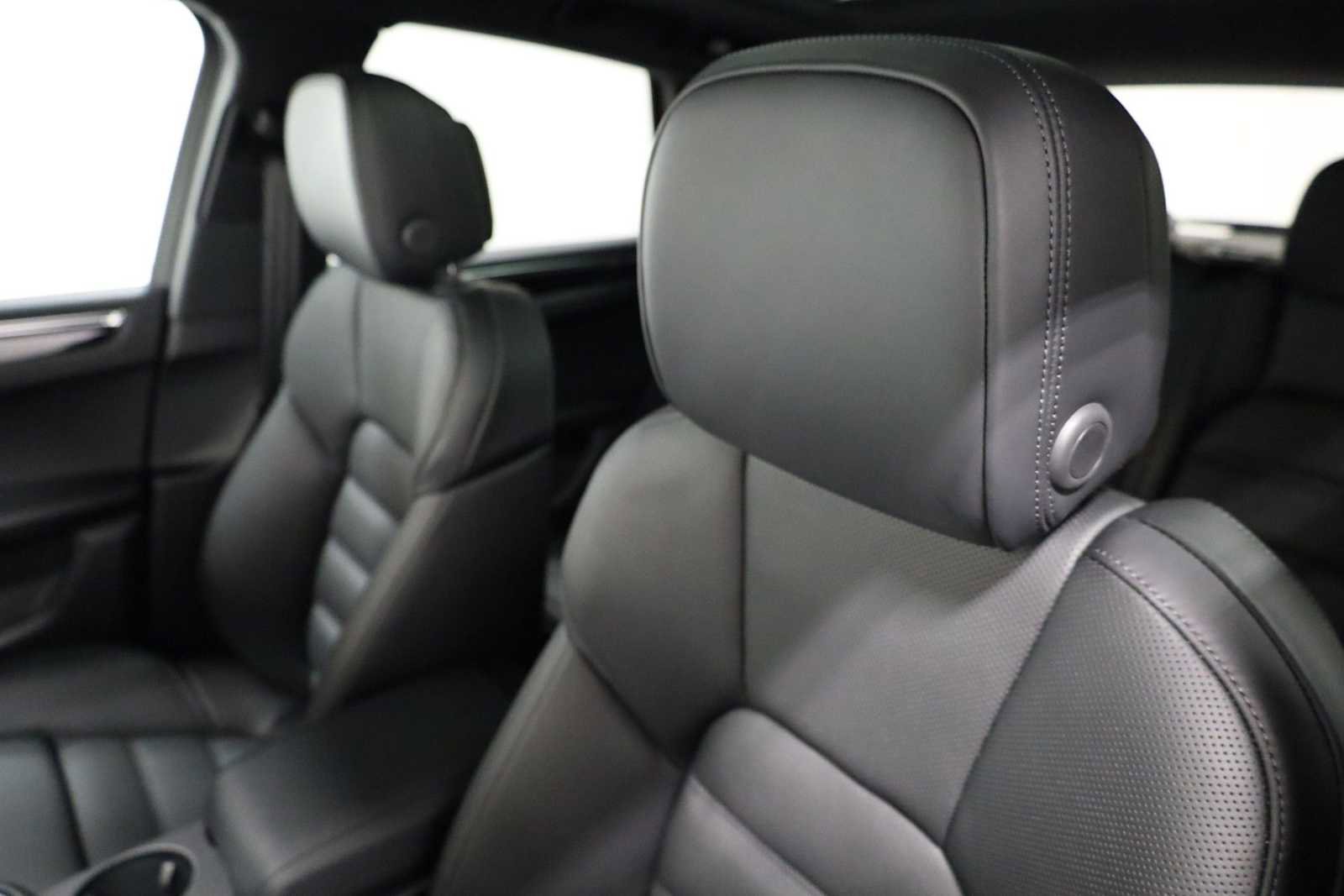 New 2026 Porsche Macan image 19