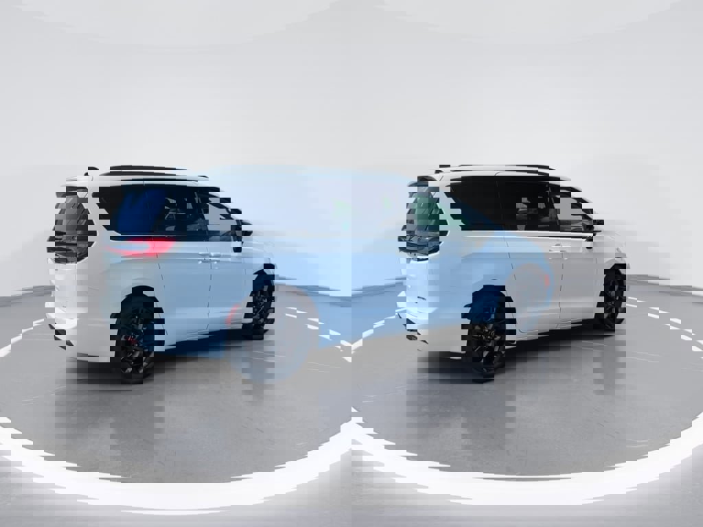 New 2026 Chrysler Pacifica Limited image 9