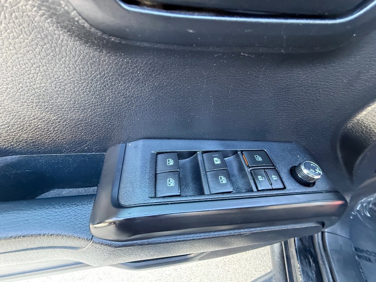 Used 2018 Toyota Tacoma SR AWD/4WD image 24