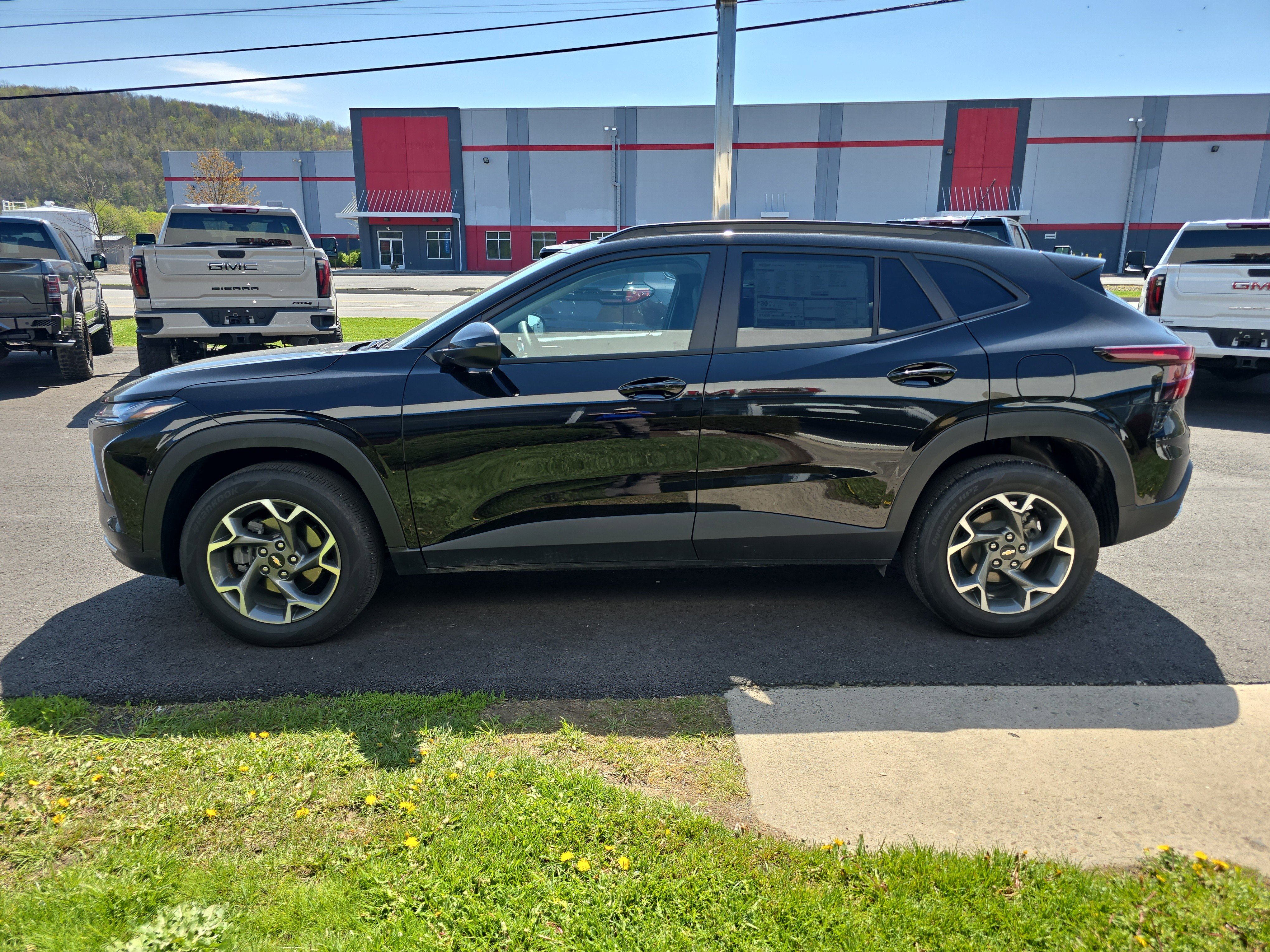 Used 2026 Chevrolet Trax LT w/ Sunroof Package FWD image 7