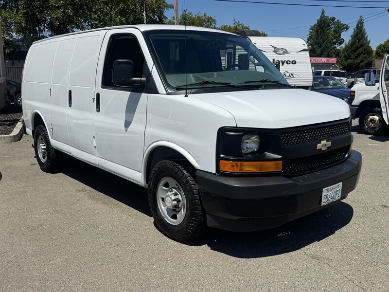 Used 2017 Chevrolet Express 2500 RWD image 3