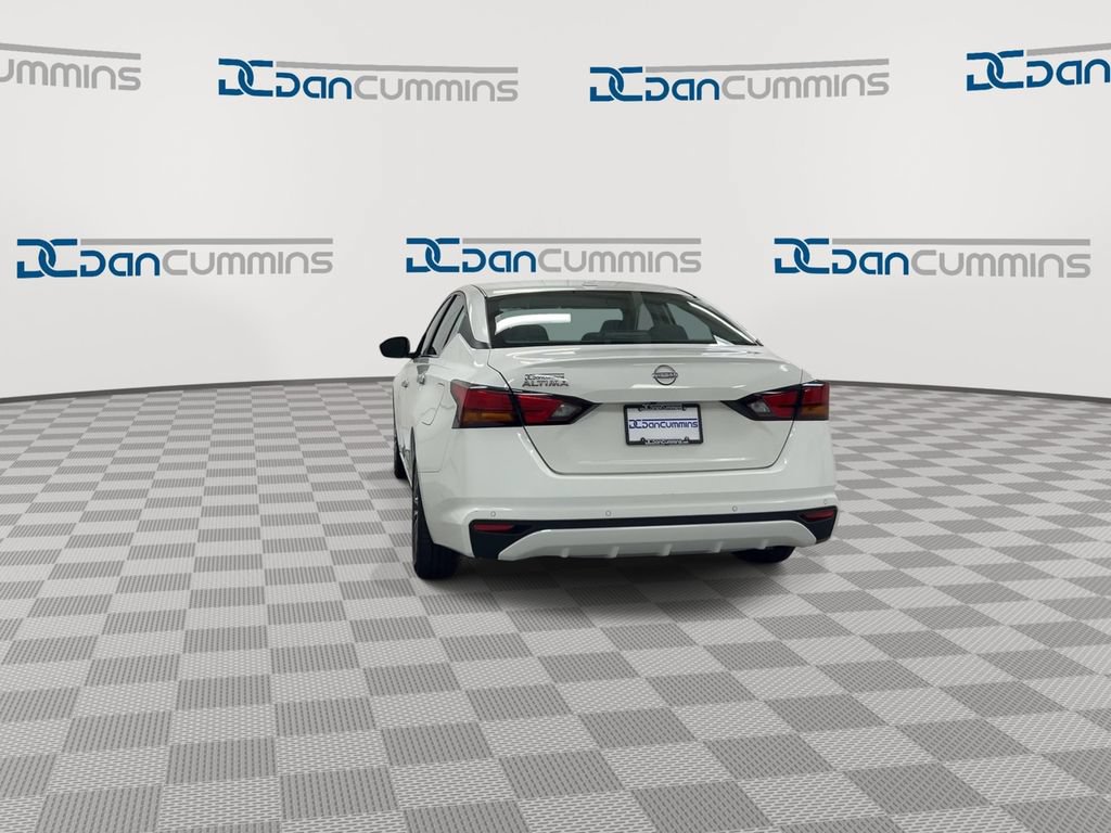 Used 2025 Nissan Altima 2.5 SV FWD image 7