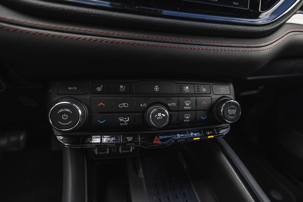 Used 2025 Dodge Durango GT AWD/4WD image 17