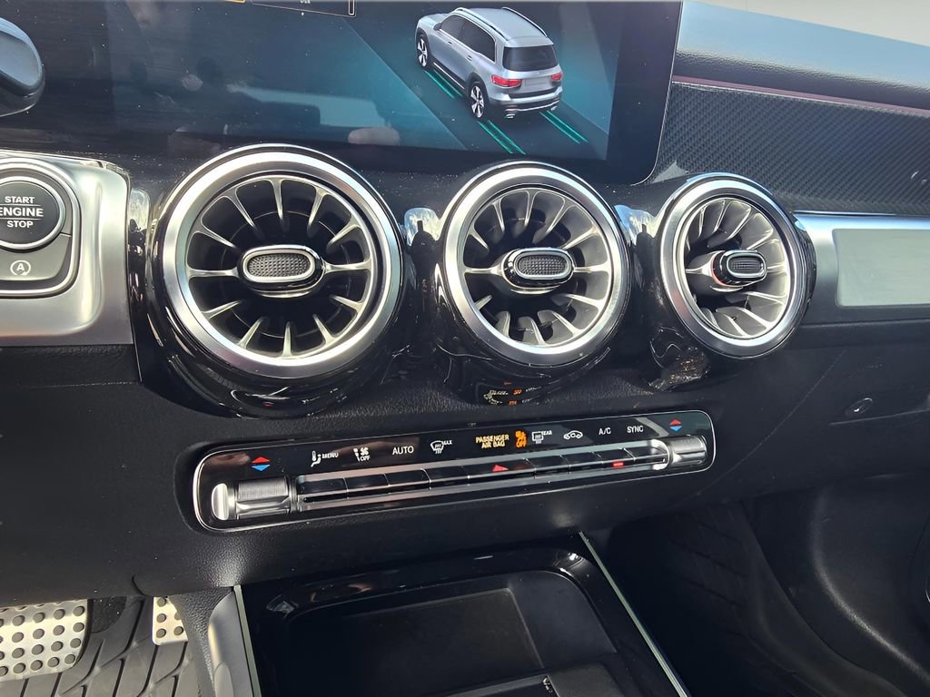 Used 2022 Mercedes-Benz GLB 250 4MATIC image 16