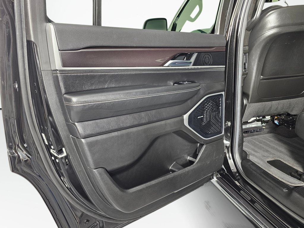 Used 2022 Jeep Wagoneer Series I AWD/4WD image 33