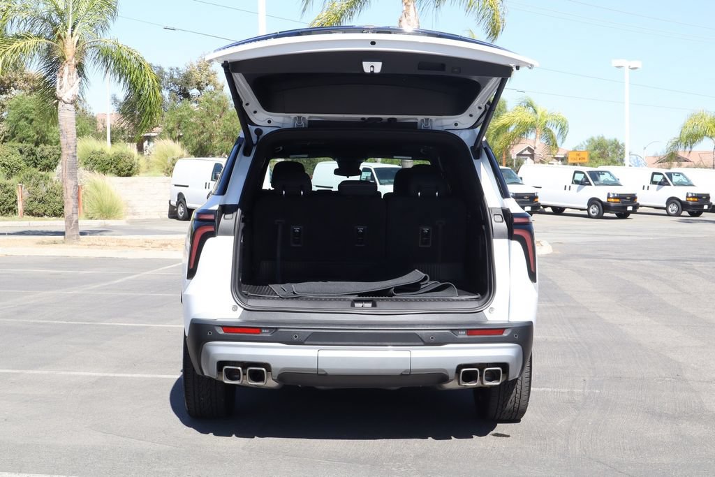 Used 2025 Chevrolet Traverse LT w/ Sun and Wheel Package FWD image 36