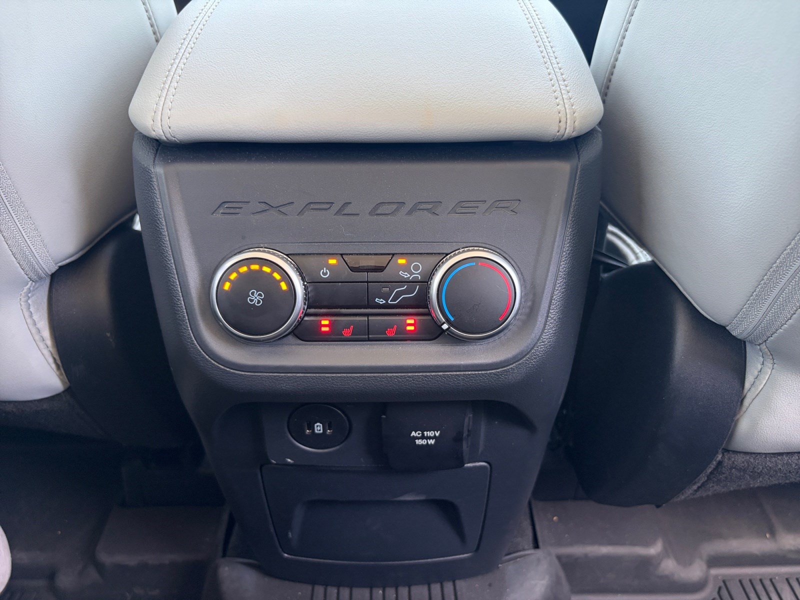 Used 2025 Ford Explorer Platinum w/ LUX Leather Package AWD/4WD image 26