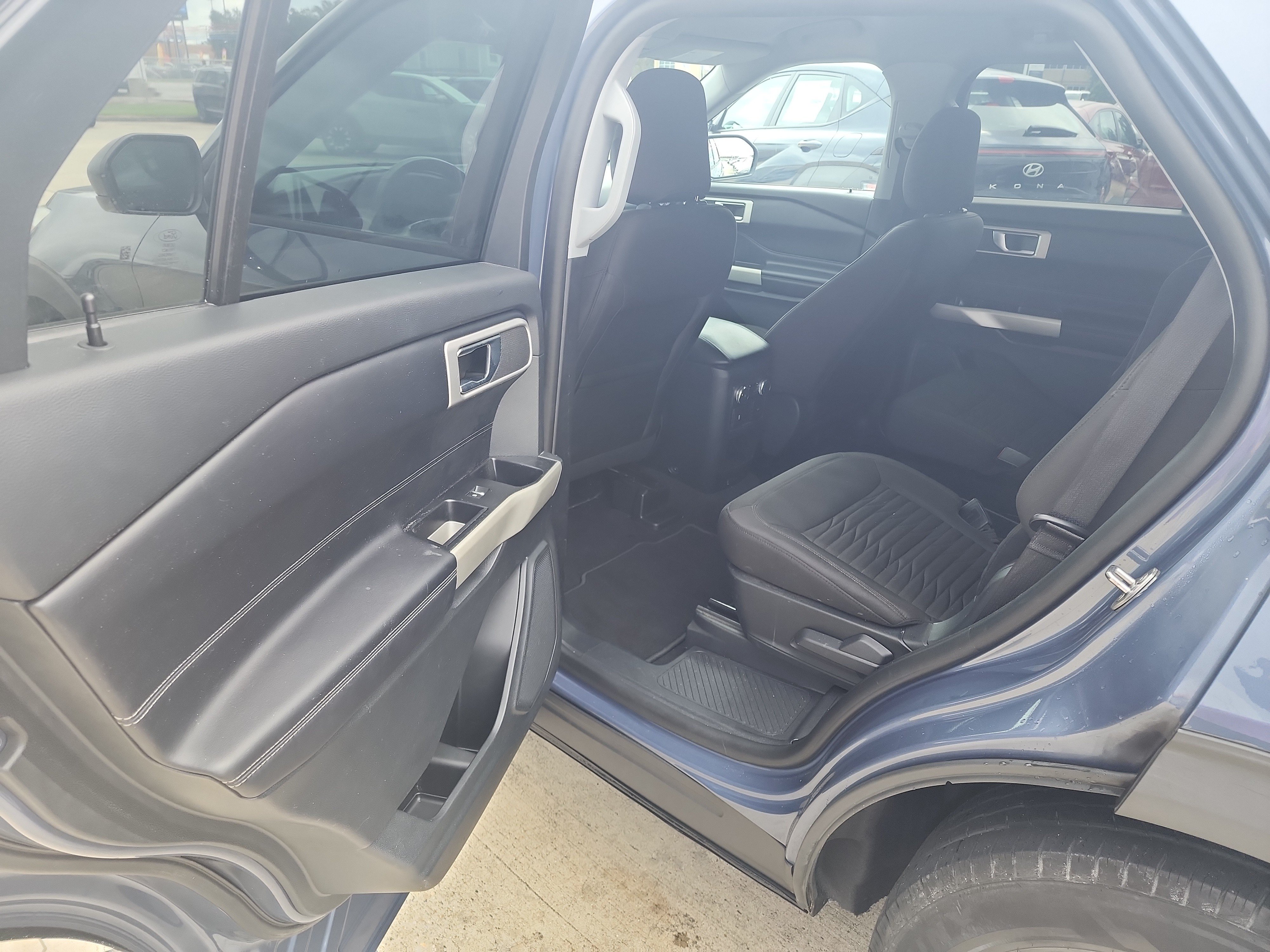 Used 2021 Ford Explorer XLT RWD image 14