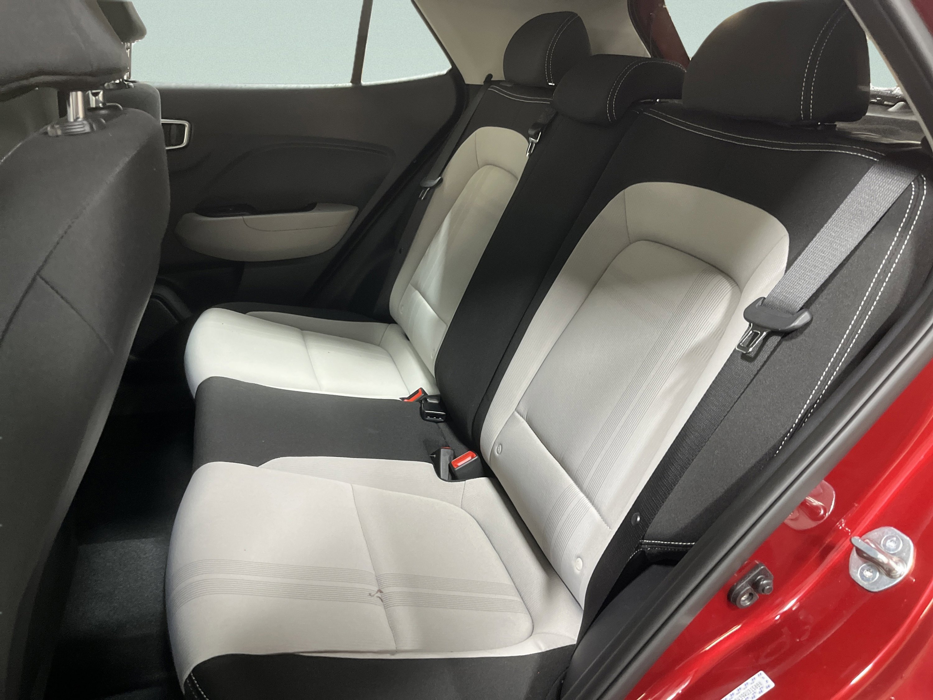 Used 2024 Hyundai Venue SEL image 30