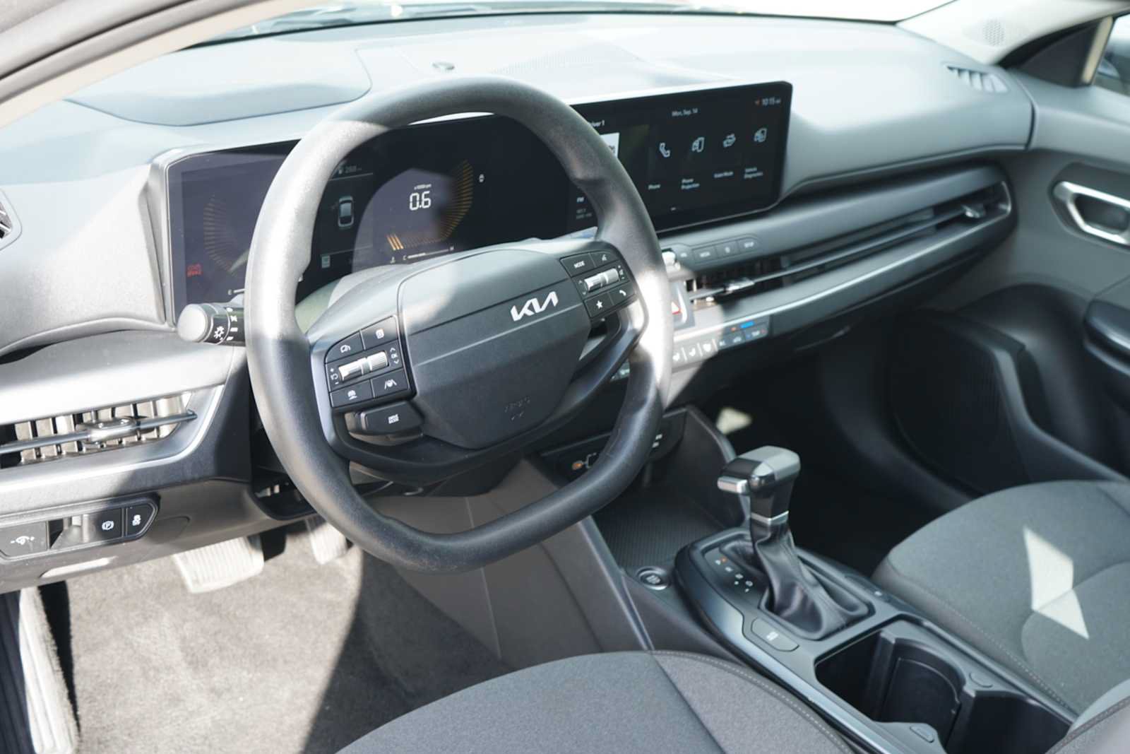 Certified 2025 Kia K4 FWD image 7